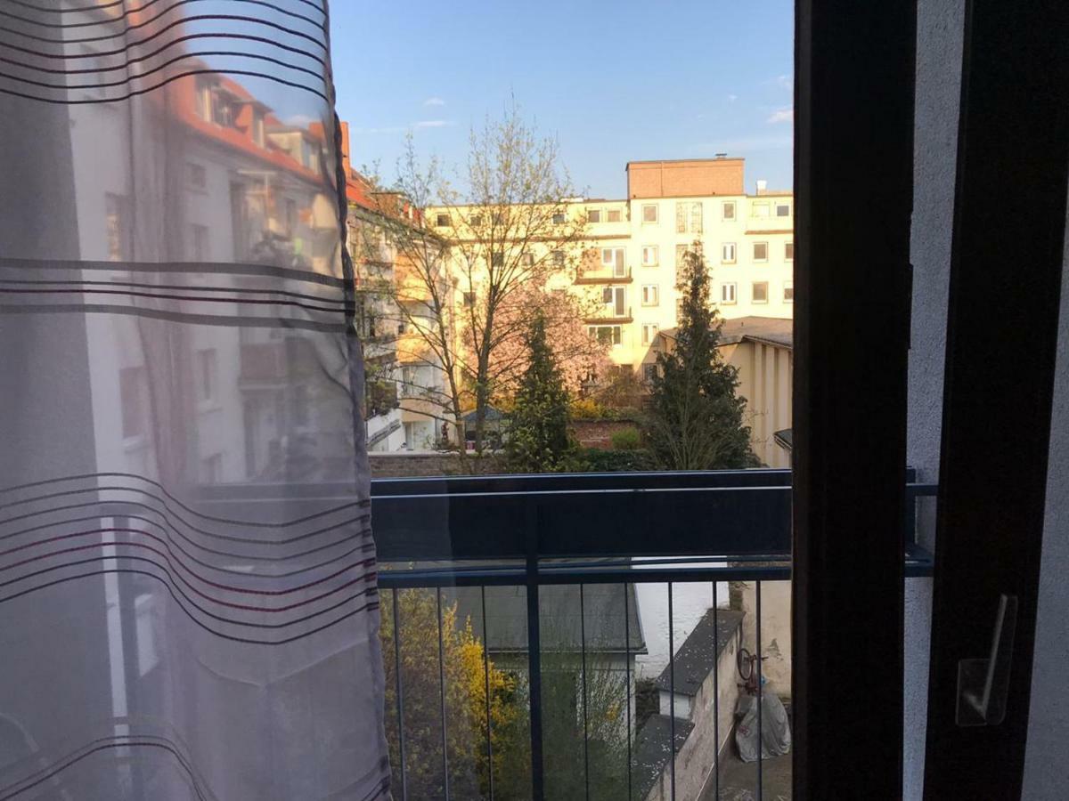Central-Apartment-Adria Saarbrucken Bagian luar foto